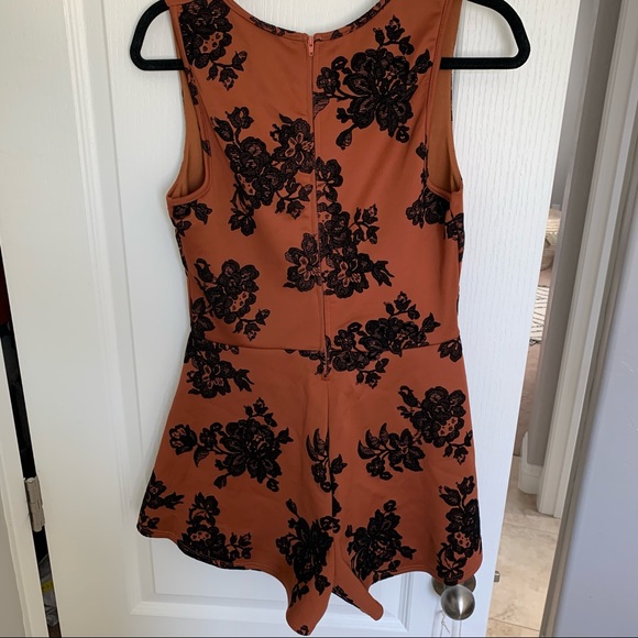 NWT Windsor Floral Romper, Rust, size large - Picture 2 of 5